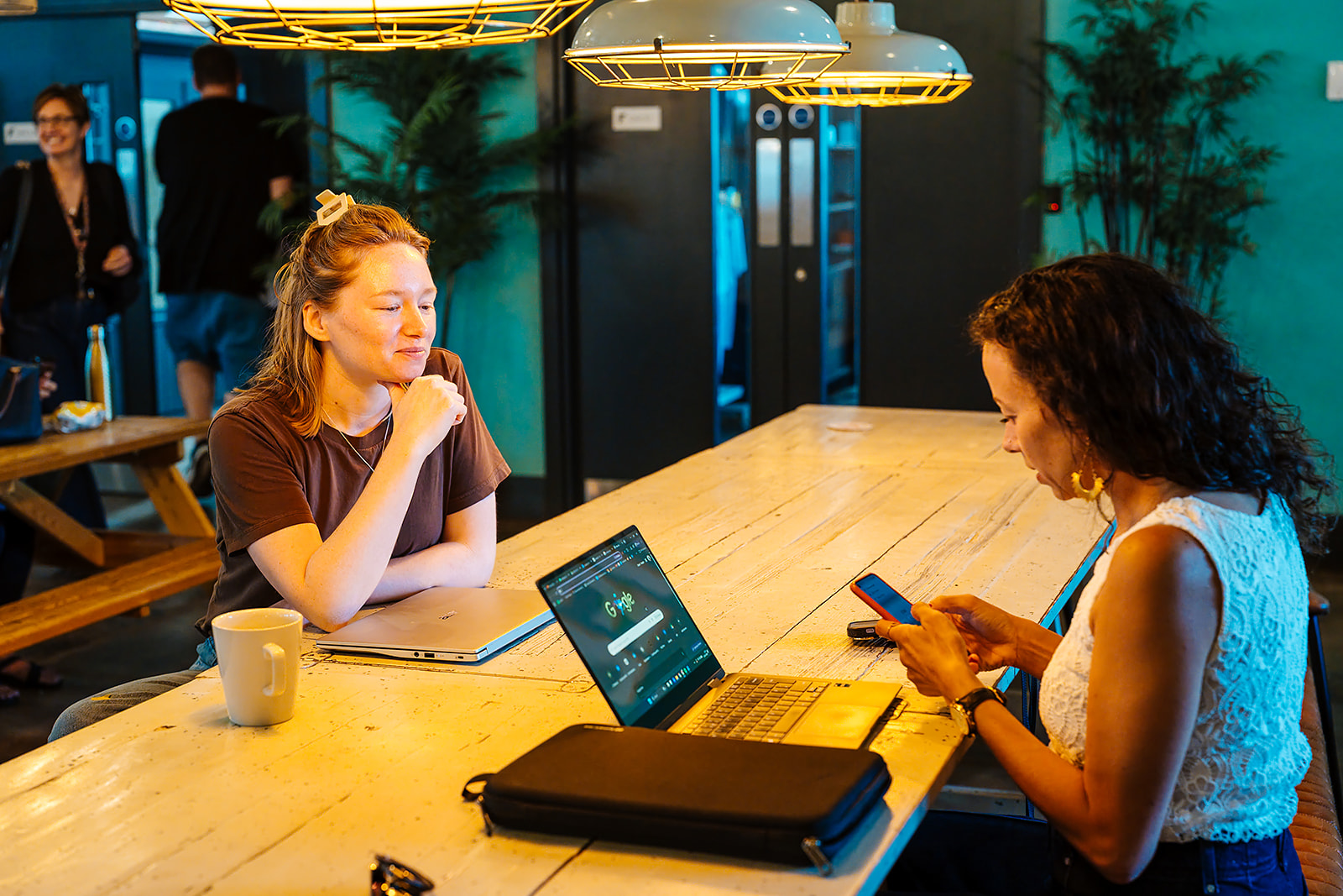 Two attendees working together